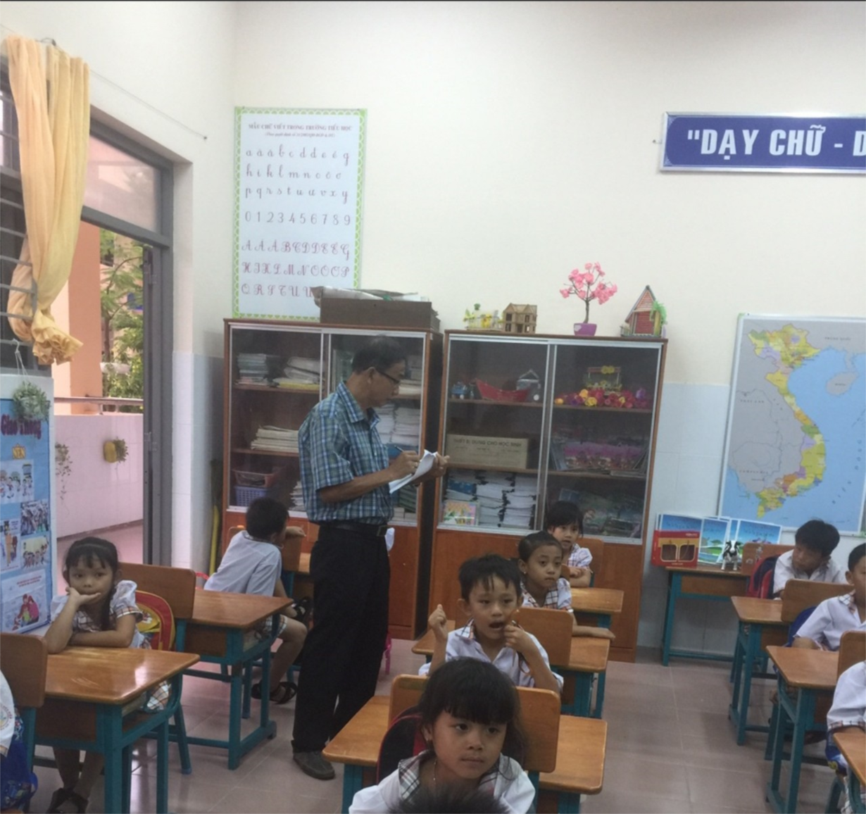 BAN GIÁM KHẢO CHÂM ĐIỂM TRANG TRÍ LỚP HỌC